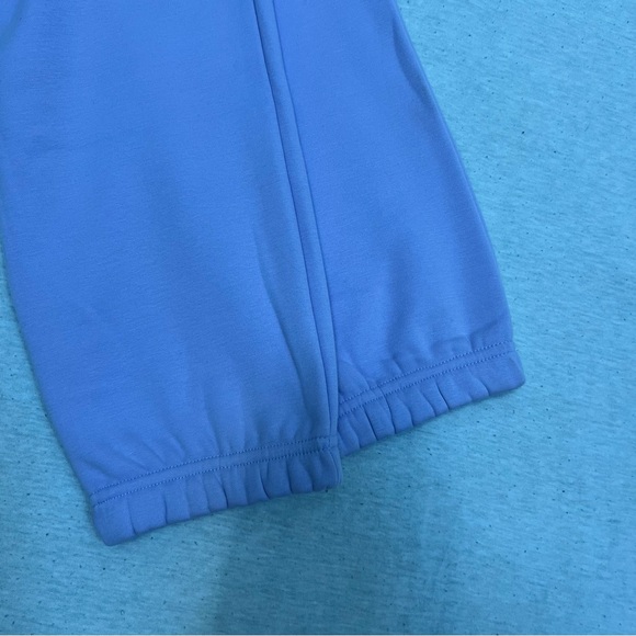Lavender Fabletics Soft Sweatpants - Picture 4 of 4
